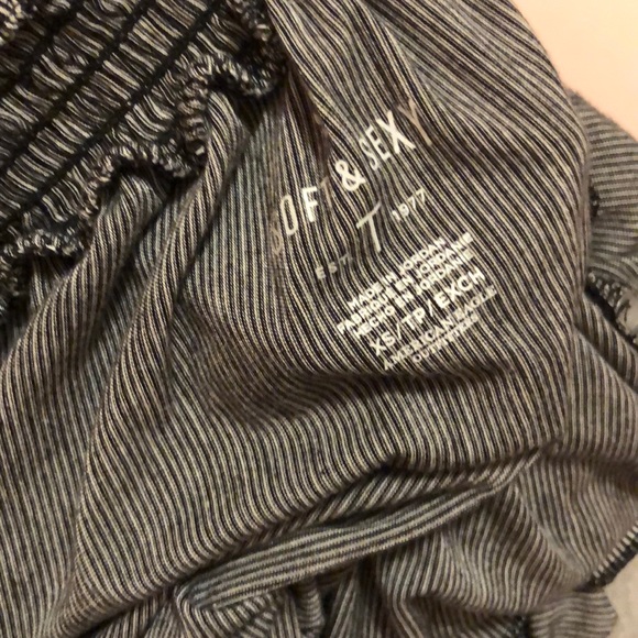 American Eagle Striped Off The Shoulder Top - Picture 5 of 5